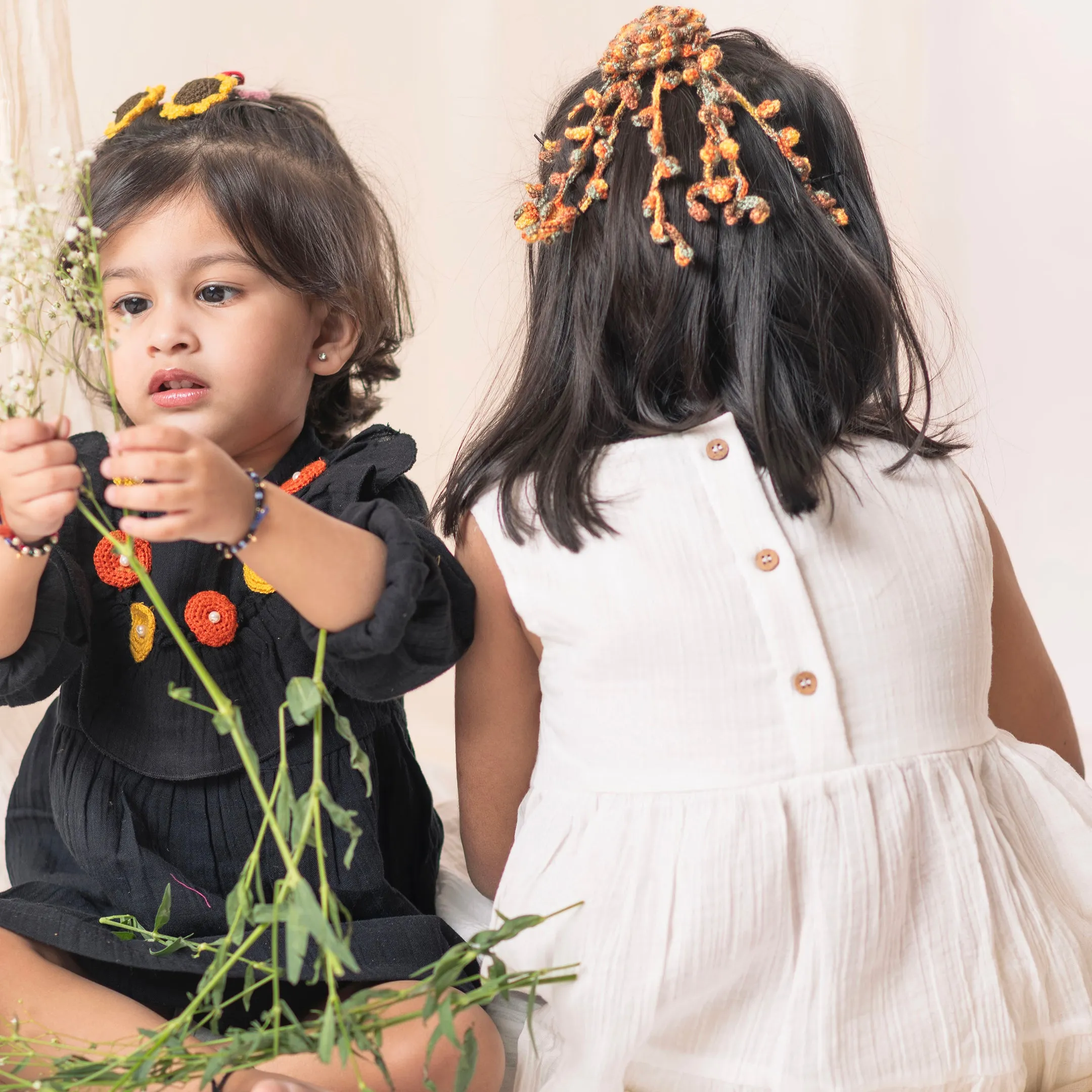 Tiny Trendsetters - Long Flower Hanging Clip